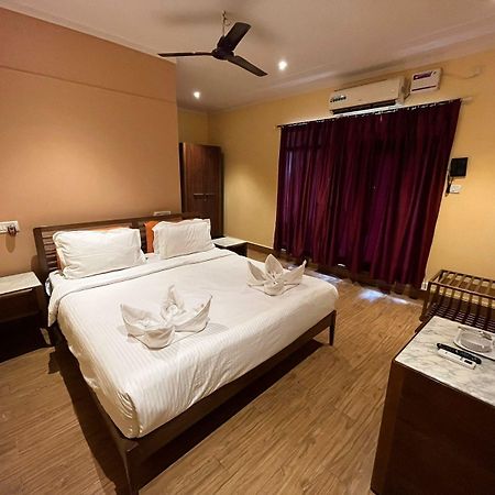 Rococco Ashvem Hotel Мандрем Екстериор снимка
