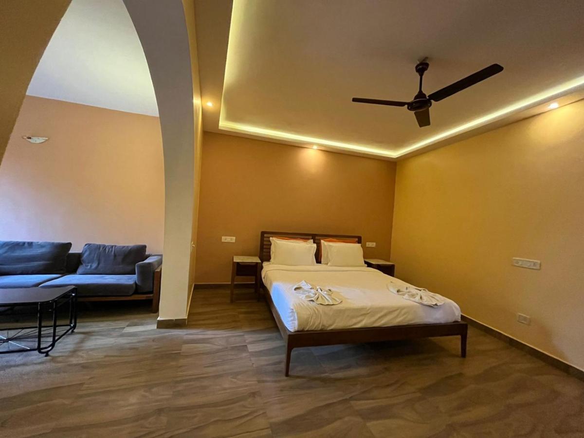 Rococco Ashvem Hotel Мандрем Екстериор снимка